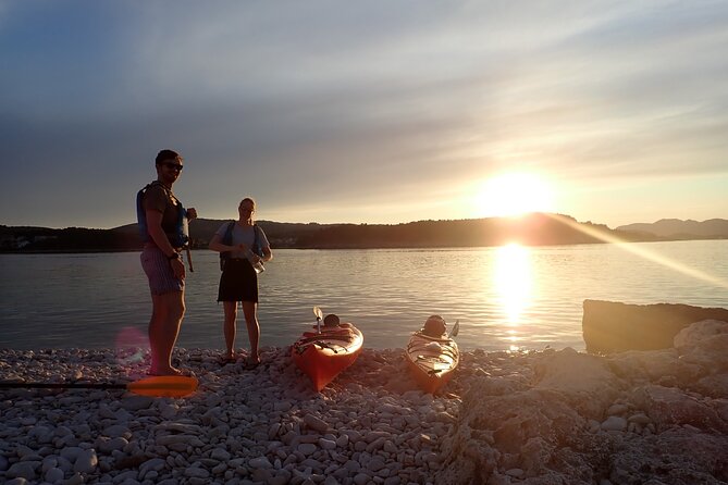 Lumbarda-Sunset Kayaking Experience with picnic: Wine and Sweets - Why this Lumbarda sunset kayak is different