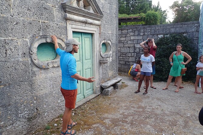 Lumbarda-Sunset Kayaking Experience with picnic: Wine and Sweets - Vrnik and the story of Korčula’s stone