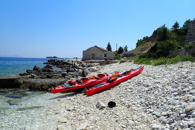 Lumbarda-Sunset Kayaking Experience with picnic: Wine and Sweets - The sunset picnic and Lumbarda’s Grk wine