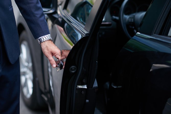 Luxury private transfer: Dubrovnik airport to Dubrovnik - Arriving at your accommodation or the Old Town
