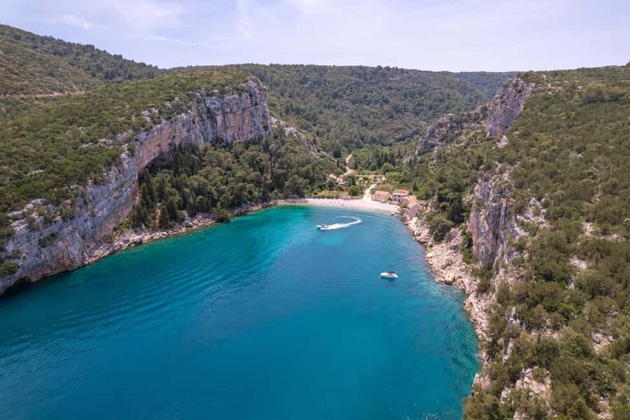Makarska: 3-island Speedboat Cave & Blue Lagoon Tour - One useful hour in Jelsa