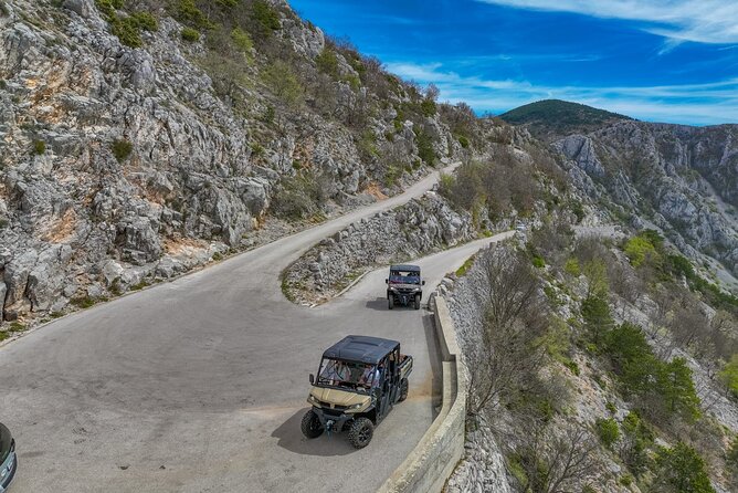 Makarska: Baggy Skywalk & Biokovo viewpoint Tour - A homemade picnic with bread, cheese, and family wine