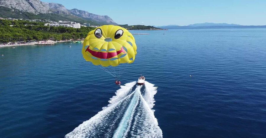 Makarska: Parasailing Experience - MPL Nautika - The boat ride sets the pace