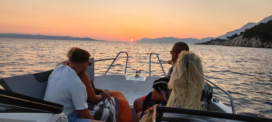 Makarska: Speedboat Sunset Tour to hidden bay on island Brač - Key points at a glance
