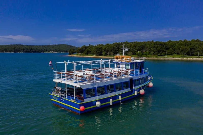 Medulin: Full-Day Boat Tour of the Archipelago w/ Lunch - Lunch on board, with three useful choices