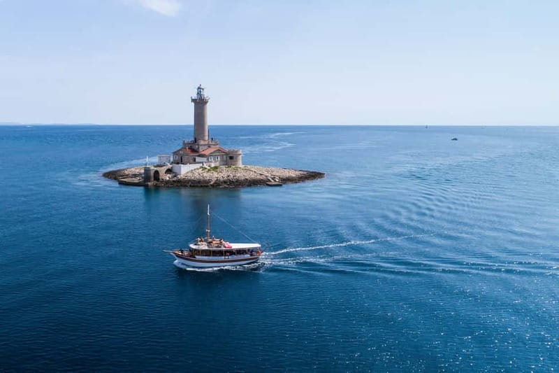 Medulin: Full-Day Boat Tour of the Archipelago w/ Lunch - Sailing along Cape Kamenjak