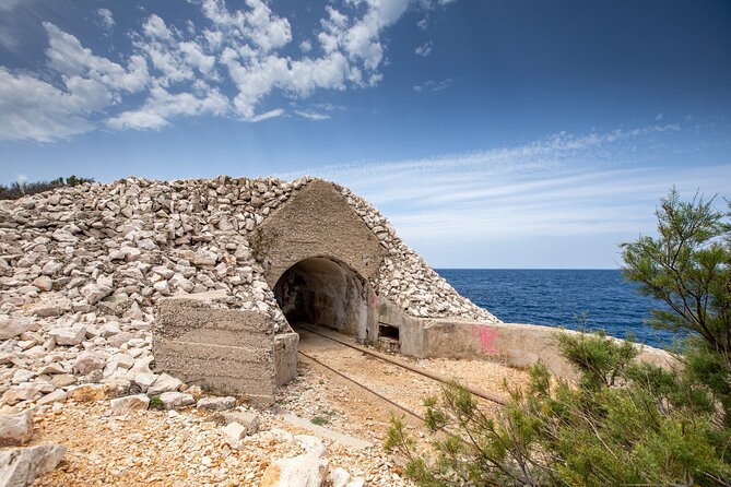 Military Tour - Starting in Vis Town and heading uphill