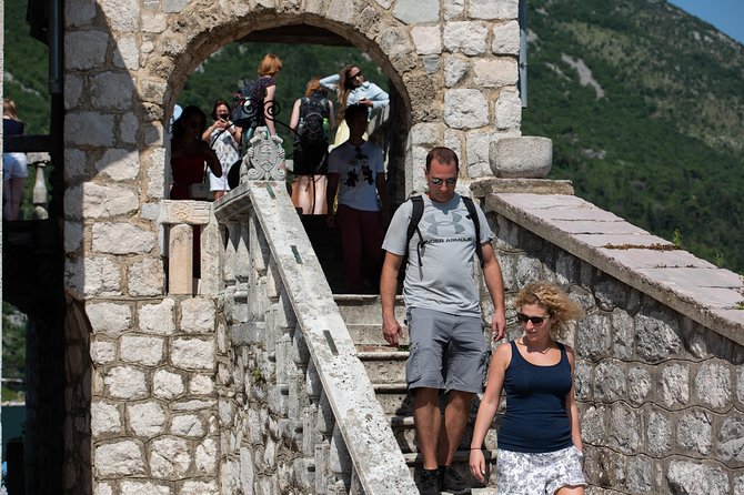 Montenegro: Bay of Kotor Day Trip from Dubrovnik English -Español - Kotor Old Town: three hours inside the walls