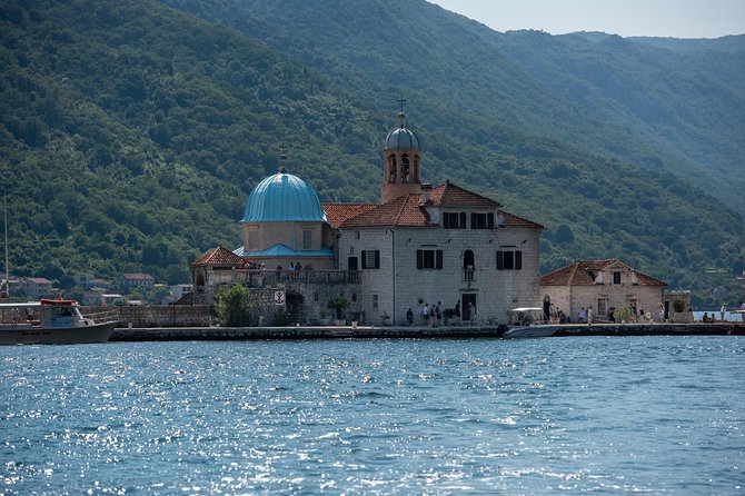 Montenegro: Bay of Kotor Day Trip from Dubrovnik English -Español - How the guide service affects the day