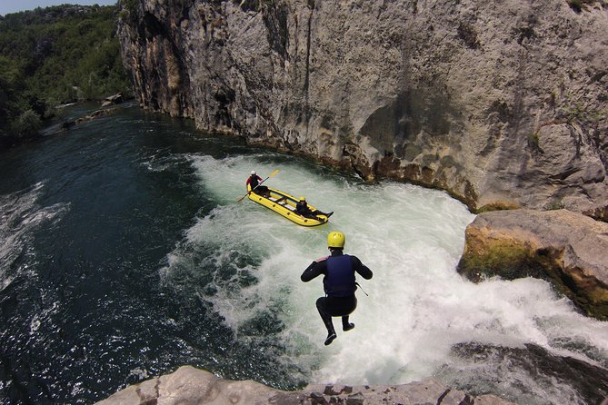 Multi Adventure Experience - Rafting with elements of canyoning - A river day with more than paddling