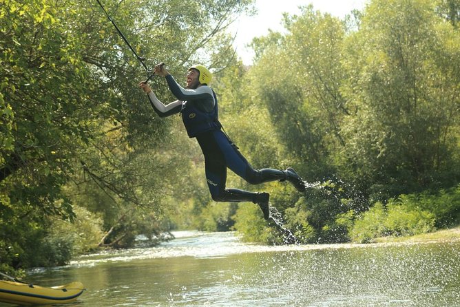 Multi Adventure Experience - Rafting with elements of canyoning - Starting with Active365 and the safety briefing