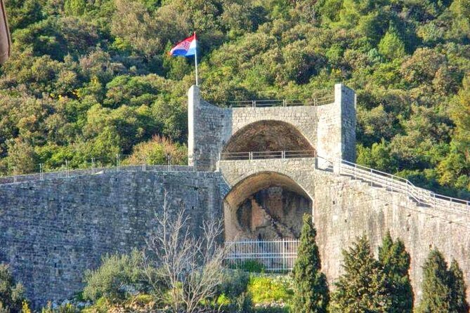 Pelješac Wine, Beach and Lunch - Relaxing Tour from Dubrovnik - Dingač at Matuško Winery