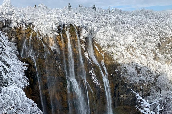 Plitvice Lakes 3,5h tour with panoramic boat ride - Big Waterfall is the visual high point