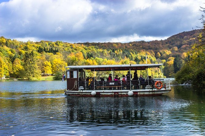 Plitvice Lakes 3,5h tour with panoramic boat ride - Walking the Lower Lakes to Big Waterfall