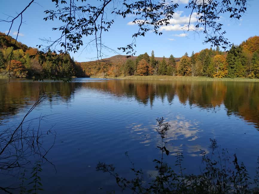 Plitvice Lakes: Guided Walking Tour with Boat Ride - The upper lakes and the choice of route