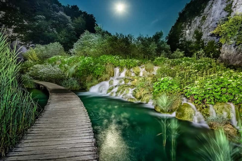 Plitvice Lakes: Guided Walking Tour with Train and Boat Ride - The lower lakes and their best views