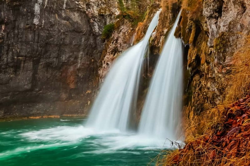 Plitvice Lakes: Guided Walking Tour with Train and Boat Ride - Starting at Entrance 1 and finding your rhythm