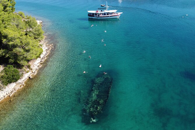 Podstrana and Jesenice, Boat trip to Brač and Šolta with lunch - The sail to Sutivan includes a friendly welcome