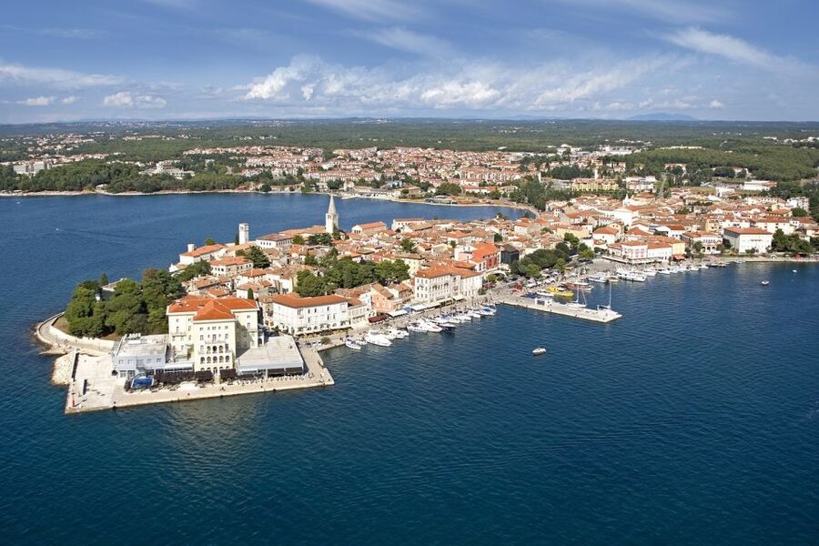 Porec: Boat Cruise with Barbecue Lunch - Cruising from Porec toward Rovinj
