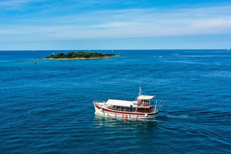 Poreč: Panoramic Morning Cruise Among 20 Islands with Drinks - Who should book it