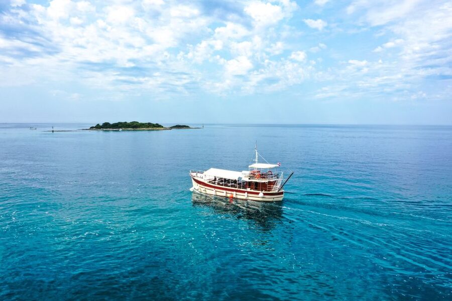 Poreč: Panoramic Morning Cruise Among 20 Islands with Drinks - Passing 20 islets and watching for dolphins