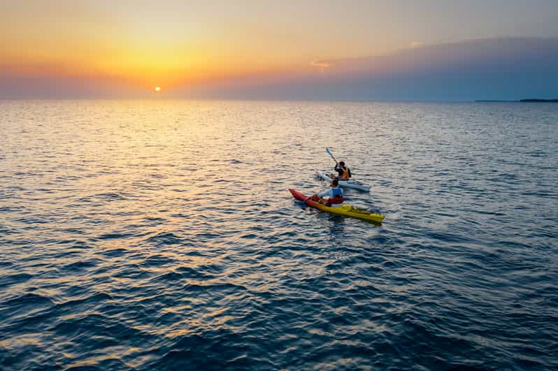 Poreč: Sea Kayaking Sunset Tour - Paddling beside Poreč’s historic center