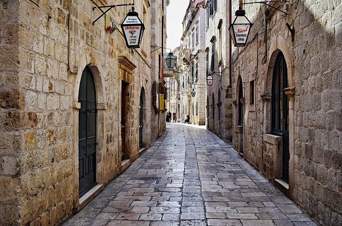 Private 2 hours Walking Tour Games of Thrones in Dubrovnik - The main walk, from Dubrovnik to Qarth