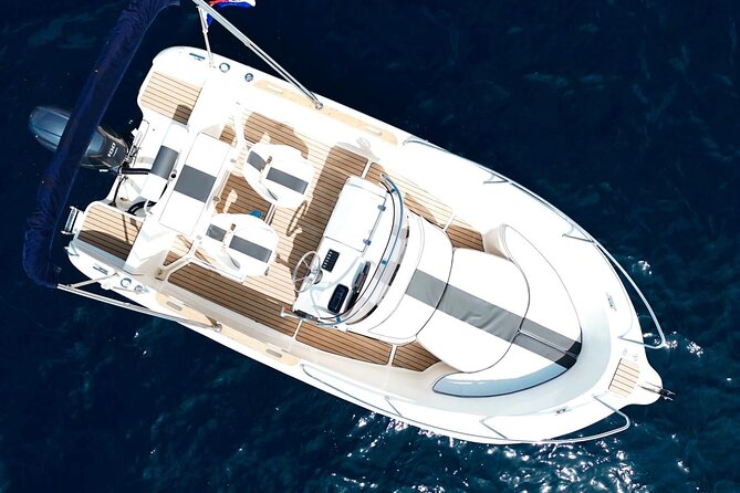 Private boat tour - caves, snorkeling, bays and beaches - The Boat, Capacity, and Comfort