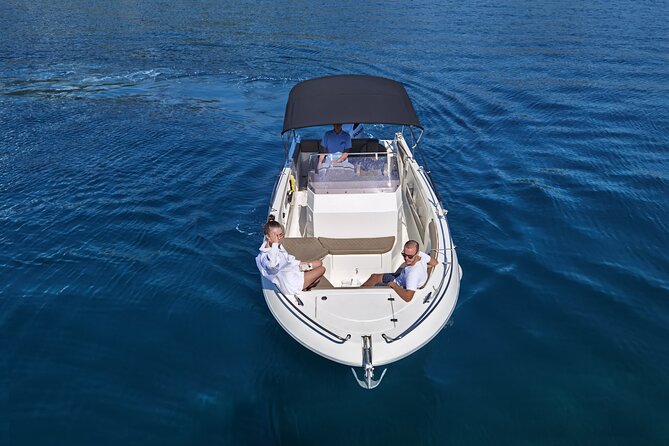 Private boat Tour - Dubrovnik Old Town and Elaphite islands - The boat, captain, and onboard service