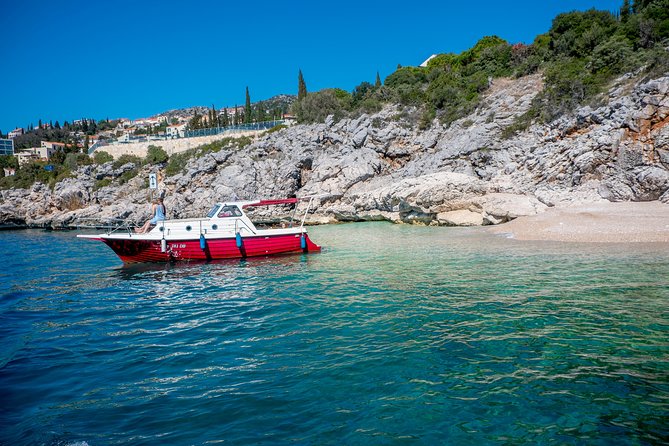 Private boat tour- explore the islands, find hidden caves and try snorkelling - What the boat day feels like
