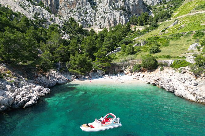 Private boat tour of Red rocks & Pakleni islands - Dubovica Beach and its old stone house