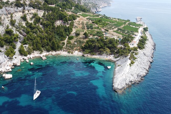 Private boat tour of Red rocks & Pakleni islands - Malo Zaraće and the southern coast