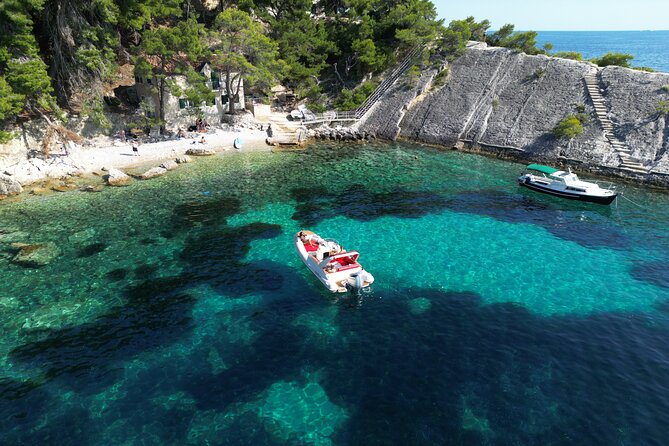 Private boat tour of Red rocks & Pakleni islands - The Pakleni Islands by private speedboat