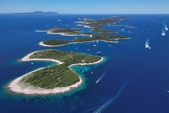 Private boat tour of Red rocks & Pakleni islands - Sveta Nedelja and the Plenković wine stop