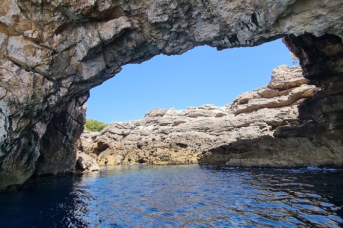 Private boat tour to Elafiti islands and south part of Mljet 8h. ALL INCLUDED - Caves, clear water, and choosing your own pace