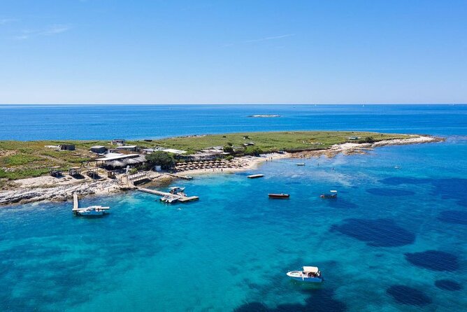 Private Boat Tour to Kamenjak and Levan Island with Lunch - Lunch while the boat cruises the island chain