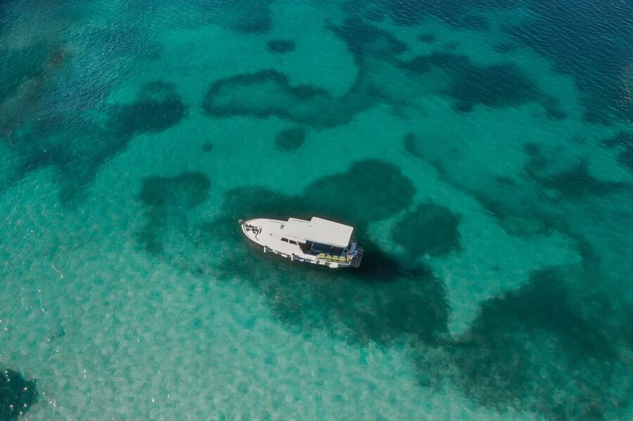 Private Boat tour with refreshing drinks Zadar - Preko gives you an hour on shore