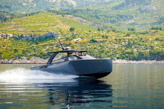 Private Boat Tour within Croatia - Zlatni Rat: the famous first stop on Brac