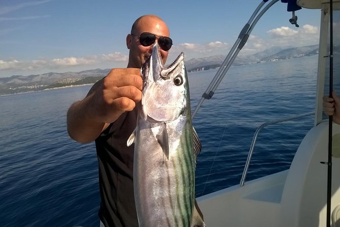 Private fishing tour - Learning the gear before the fishing begins