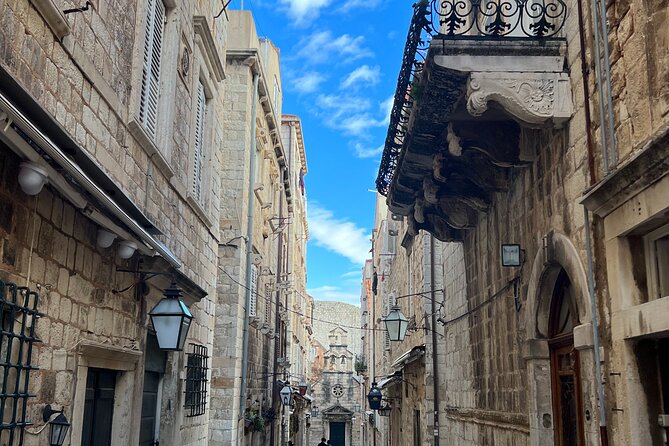Private History Old Town and City Wall Tour in Dubrovnik - Walking the City Walls for terracotta roofs and sea views