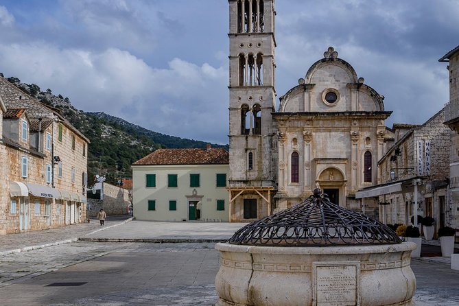 Private Hvar Tour-Historic Old Town, Hidden Gems & Local Stories - Reading the harbor through local stories