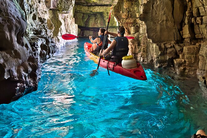 Private kayak tour: Explore the caves and turquoise bays in Pula - Key points at a glance