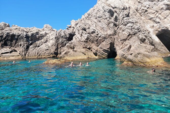 Private luxury speedboat tour-Islands, caves, beaches, snorkeling - Šunj Beach: sandy shoreline and beach-bar time