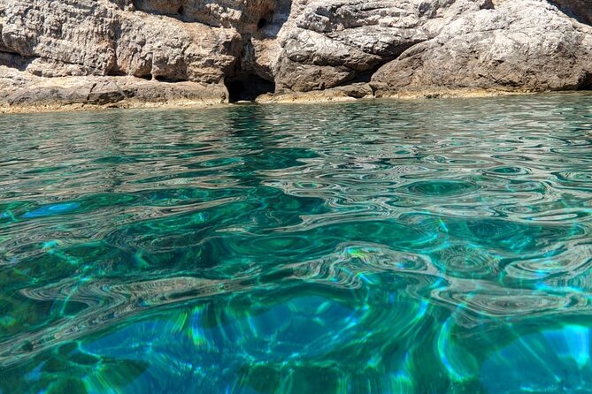 Private Speedboat Tour- Blue cave, sandy beaches and snorkelling - Šunj Beach is the easygoing final stop