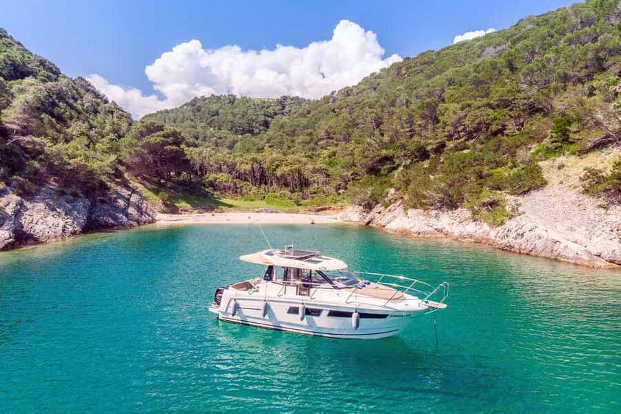 Private speedboat tours Sea Symphony - A full day between Brac and Hvar