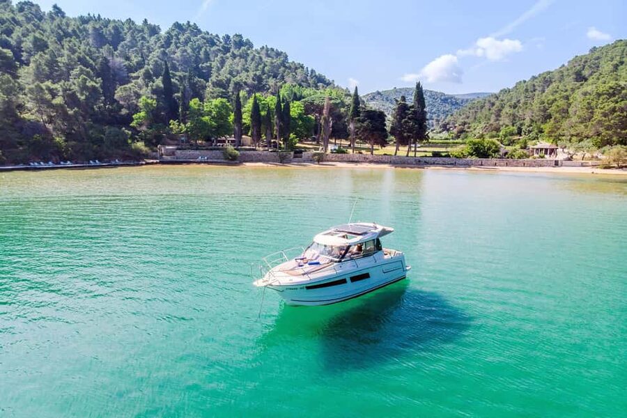 Private speedboat tours Sea Symphony - Jelsa, Hvar, and a candlelit cellar