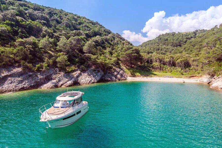 Private speedboat tours Sea Symphony - Pučišća and Brac limestone