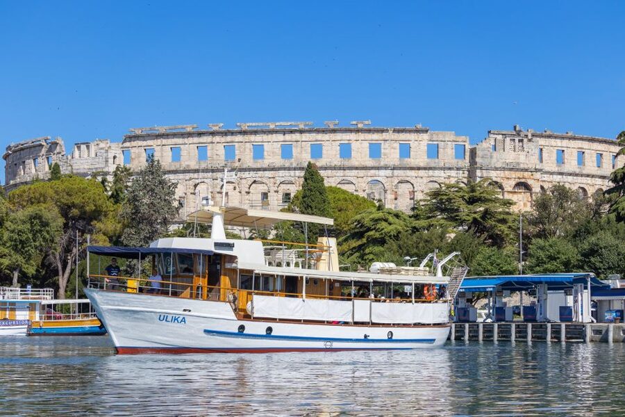 Pula: Brijuni National Park Sunset, Dolphins & Dinner Cruise - Returning to Pula with the Arena in view