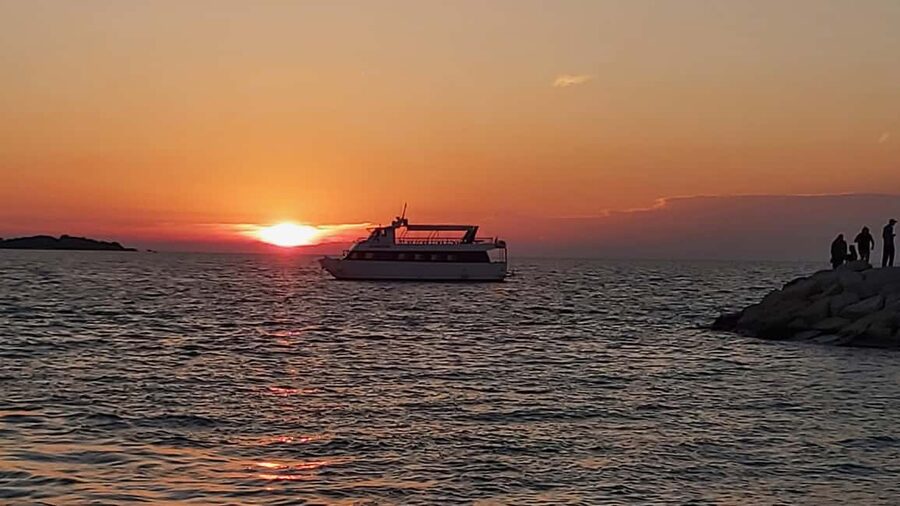 Pula: Dolphin Sunset Cruise to Brijuni with Dinner & Drinks - Dinner at sea, with a few limits