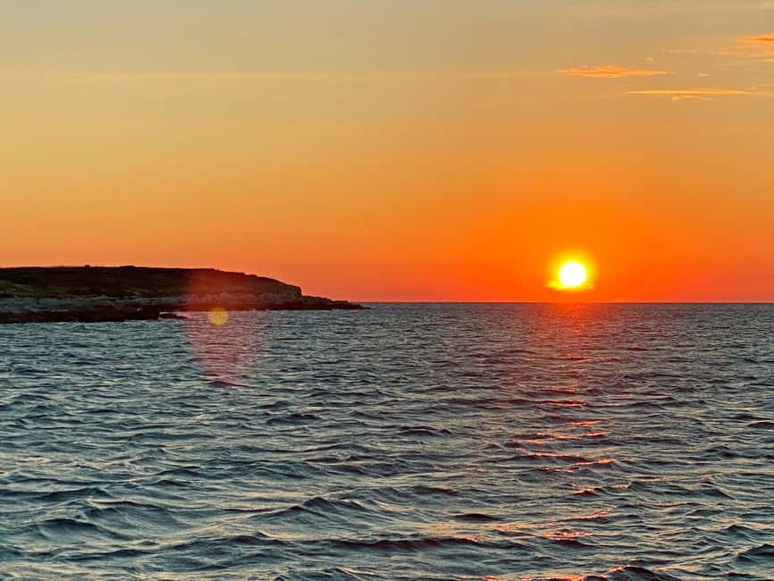 Pula: Dolphin Sunset Cruise to Brijuni with Dinner & Drinks - The sunset over Brijuni